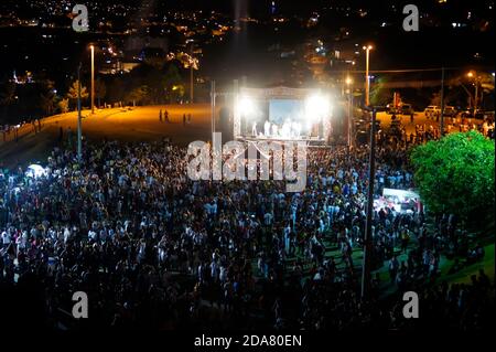 Viele Menschen bei einem Musikkonzert Stockfoto