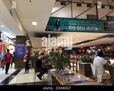 9. Oktober 2020. Piracicaba, SP, Brasilien. Die Menschen, die nach der Quarantäne kaufen und konsumieren, wurden im Bundesstaat São Paulo in einem Einkaufszentrum freigelassen Stockfoto