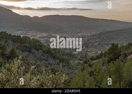 Foto der Schlucht Biniaraix, in der Stadt Sóller, einer der schönsten und spektakulärsten Ausflugsrouten auf Mallorca, auf den Balearen, Stockfoto