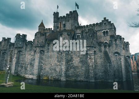 Low-Angle-Aufnahme von Gravensteen in Gent, Belgien Stockfoto