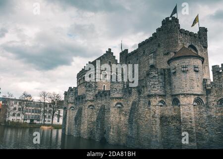 Low-Angle-Aufnahme von Gravensteen in Gent, Belgien Stockfoto