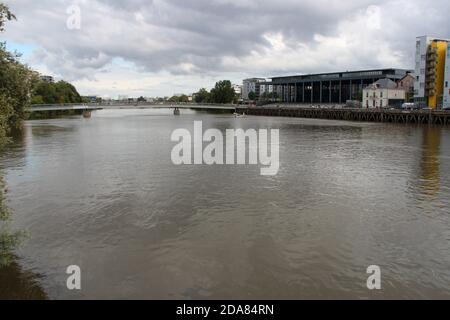 Loire und Gerichtsgebäude in nantes (frankreich) Stockfoto