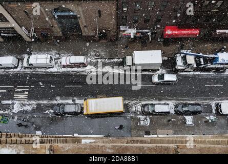 Ein Blick von einem Fenster während des Winters. Blick auf Gebäude in Midtown Manhattan NYC Stockfoto