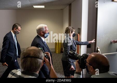 Washington, Vereinigte Staaten Von Amerika. November 2020. Der Vizepräsident der Vereinigten Staaten, Mike Pence, kommt am Dienstag, den 10. November 2020, zum GOP-Mittagessen im Hart Senate Office Building in Washington DC an. Quelle: Rod Lampey/CNP Credit: dpa/Alamy Live News Stockfoto