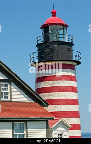 Lubec Kanal Leuchtturm, zeigt seine Streifen in Lubec Maine, USA Stockfoto