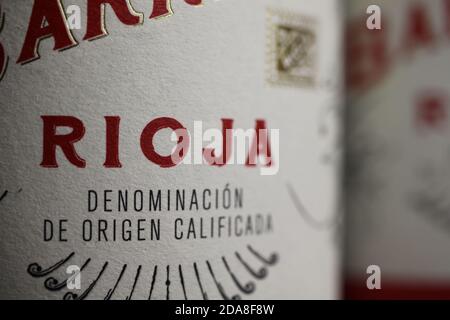 Viersen, Deutschland - 9. Mai. 2020: Nahaufnahme des Barriton rioja spanischen Rotwein Flaschenetikett Stockfoto
