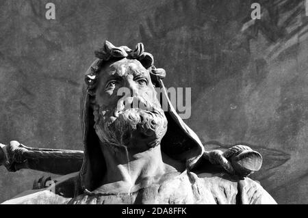 Schwarz-Weiß-Bild der Wilhelm Tell (englisch Wilhelm Tell) Statue des Tell-Denkmals in Altdorf im Kanton Uri, Schweiz. Der Stockfoto