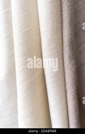 Weiße und braune Handtuch Textur. Nahaufnahme natürlichen Kaschmir Schal. Braun Textur Hintergrund, Nahaufnahme eines Stoffes Stockfoto