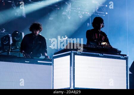 Roskilde, Dänemark. Juni 2017. Das französische Elektronik-Duo Justice spielt ein Live-Konzert während des dänischen Musikfestivals Roskilde Festival 2017. Das Duo besteht aus den beiden Musikern Gaspard Michel Andre Auge und Xavier de Rosnay. (Foto: Gonzales Photo - Lasse Lagoni) Stockfoto