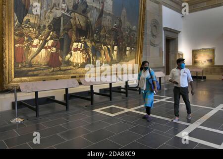 Kalkutta, Indien. November 2020. Nur wenige Besucher, die die Victoria Memorial Hall in Kalkutta betreten, öffnen nach einer 7-monatigen Schließung aufgrund der COVID-Pandemie wieder. (Foto: Suraranjan Nandi/Pacific Press/Sipa USA) Quelle: SIPA USA/Alamy Live News Stockfoto