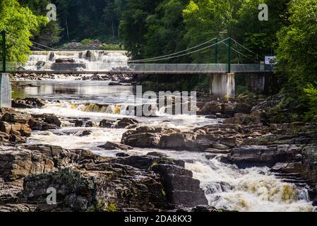 Ste-Anne Cayon, Kanada - August 21 2020: Der große Wasserfall in Ste-Anne Cayon in Quebec Stockfoto