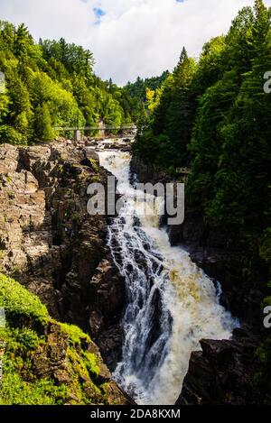 Ste-Anne Cayon, Kanada - August 21 2020: Der große Wasserfall in Ste-Anne Cayon in Quebec Stockfoto