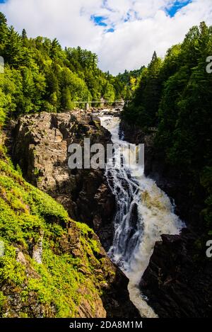 Ste-Anne Cayon, Kanada - August 21 2020: Der große Wasserfall in Ste-Anne Cayon in Quebec Stockfoto