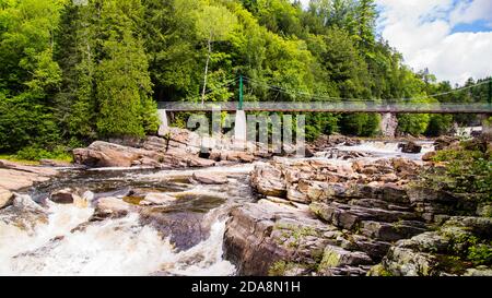 Ste-Anne Cayon, Kanada - August 21 2020: Der große Wasserfall in Ste-Anne Cayon in Quebec Stockfoto