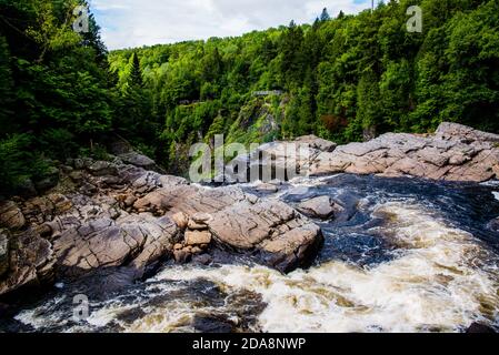 Ste-Anne Cayon, Kanada - August 21 2020: Der große Wasserfall in Ste-Anne Cayon in Quebec Stockfoto