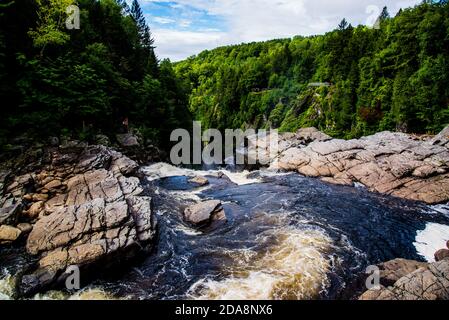 Ste-Anne Cayon, Kanada - August 21 2020: Der große Wasserfall in Ste-Anne Cayon in Quebec Stockfoto