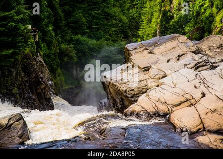 Ste-Anne Cayon, Kanada - August 21 2020: Der große Wasserfall in Ste-Anne Cayon in Quebec Stockfoto