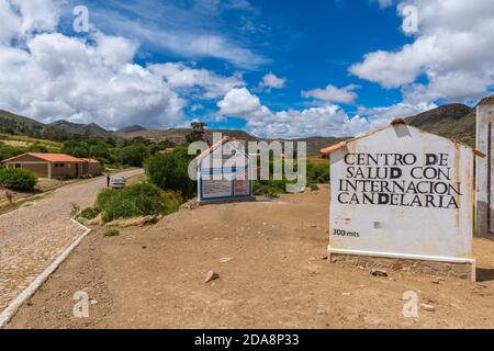 Kleines Dorf von Candelaria mit seinem kleinen lokalen Museum (links), Departemento Sucre, Bolivien, Lateinamerika Stockfoto