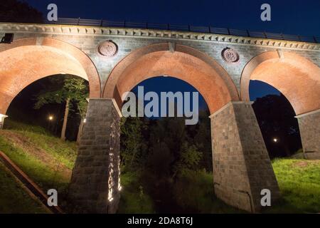 Alte Eisenbahnbrücke über den Fluss Boruja in Bytow, Polen. 18. September 2020 © Wojciech Strozyk / Alamy Stock Photo *** Ortsüberschrift *** Stockfoto