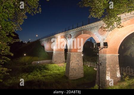 Alte Eisenbahnbrücke über den Fluss Boruja in Bytow, Polen. 18. September 2020 © Wojciech Strozyk / Alamy Stock Photo *** Ortsüberschrift *** Stockfoto