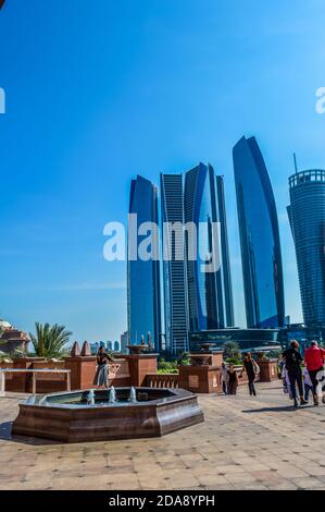 Etihad Towers von Jumeirah, einer Serie von fünf hohen Gebäuden und Hotel in Abu Dhabi Corniche, VAE Stockfoto