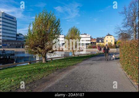 Norrköping Waterfront und Motala Stream im Spätherbst. Norrkoping ist eine historische Industriestadt in Schweden. Stockfoto