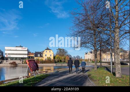 Norrköping Waterfront und Motala Stream im Spätherbst. Norrkoping ist eine historische Industriestadt in Schweden. Stockfoto