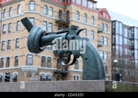 Die Knoted Gun Skulptur von Carl Fredrik Reutersward in Göteborg Stockfoto