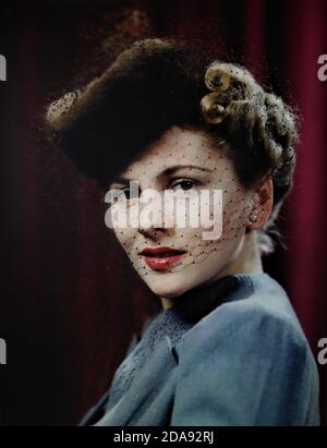 JOAN FONTAINE um 1944 Porträt im DREIFARBIGEN CABRO-Prozess Produziert von HARRY WARNECKE STUDIO Stockfoto