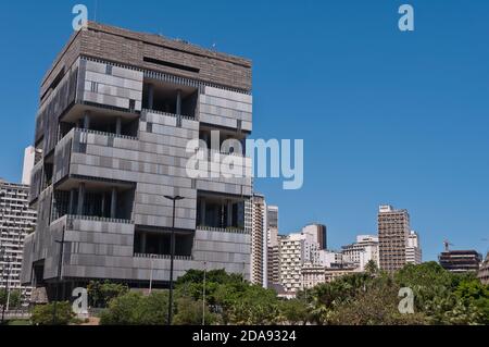 RIO DE JANEIRO, BRASILIEN - 21. FEBRUAR 2015: Petrobras Hauptsitz Gebäude in der Innenstadt von Rio de Janeiro. Petrobras ist ein Riese der Öl- und Gasindustrie. Stockfoto