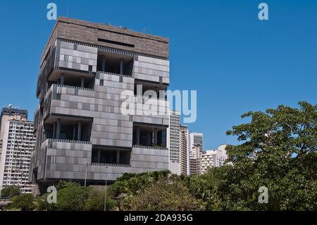 RIO DE JANEIRO, BRASILIEN - 21. FEBRUAR 2015: Petrobras Hauptsitz Gebäude in der Innenstadt von Rio de Janeiro. Petrobras ist ein Riese der Öl- und Gasindustrie. Stockfoto