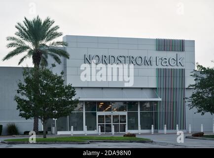 Houston, Texas/USA 10/23/2020: Nordstrom Rack Einzelhandelsgeschäft in Willowbrook Mall, Houston TX. Preisgünstiger amerikanischer Kaufladen, der 1973 gegründet wurde. Stockfoto