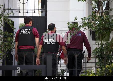 Buenos Aires, Buenos Aires, Argentinien. November 2020. In einer Tanzschule in Buenos Aires wurden zwei Frauen erstochen und der Angreifer von der Polizei erschossen. Kredit: Claudio Santisteban/ZUMA Wire/Alamy Live Nachrichten Stockfoto