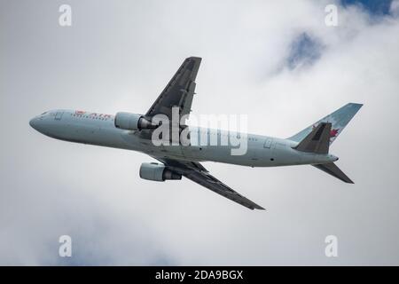 Air Canada 767 Abheben vom internationalen Flughafen Calgary (YYC) Stockfoto