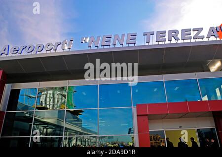 Eingang zum internationalen Flughafen von Mutter Theresa, Tirana, Albanien Stockfoto