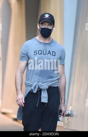 New York, NY, USA. November 2020. Hugh Jackman Out and about for Celebrity Candids - DI, New York, NY 10. November 2020. Kredit: Kristin Callahan/Everett Sammlung/Alamy Live Nachrichten Stockfoto