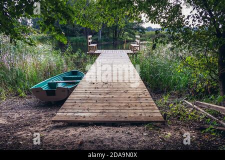 Pier am Narie See in der Region der Ilawa Seenplatte, Blick vom Dorf Kretowiny, der Provinz Ostroda, der Provinz Warmia und der Provinz Mazury in Polen Stockfoto