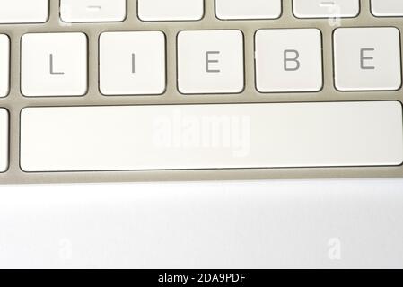 Computer und das Wort Liebe Stockfoto