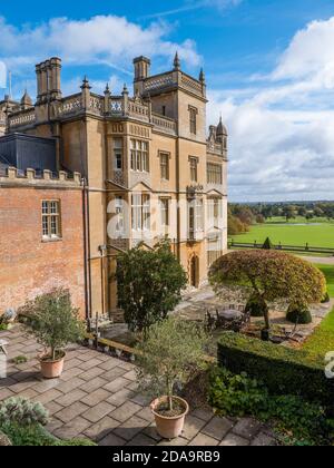 Blick auf Englefield House und Gärten, Englefield, Thale, Reading, Berkshire, England, Großbritannien, GB. Stockfoto