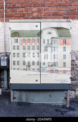 Architekturzeichnung von Oiva Kallio aus dem Jahr 1910 auf dem Straßenkabinett vor dem eigentlichen Gebäude im Stadtteil Kruununhaka in Helsinki, Finnland Stockfoto