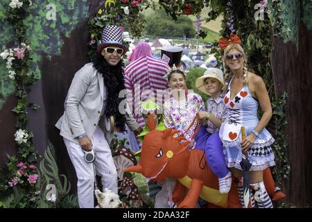 WARE, VEREINIGTES KÖNIGREICH - 29. Jul 2017: Einige der Kostüme, die am Samstag auf dem Standon Calling Festival zu sehen sind Stockfoto