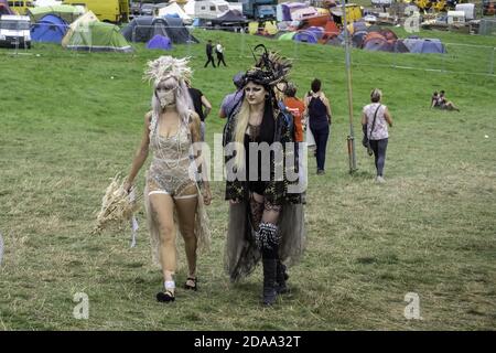 WARE, VEREINIGTES KÖNIGREICH - 29. Jul 2017: Einige der Kostüme, die am Samstag auf dem Standon Calling Festival zu sehen sind Stockfoto