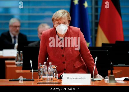 Berlin, Deutschland. November 2020. Bundeskanzlerin Angela Merkel (CDU) kommt zur wöchentlichen Kabinettssitzung der Bundesregierung im Bundeskanzleramt nach Berlin. Quelle: Markus Schreiber/AP POOL/dpa/Alamy Live News Stockfoto