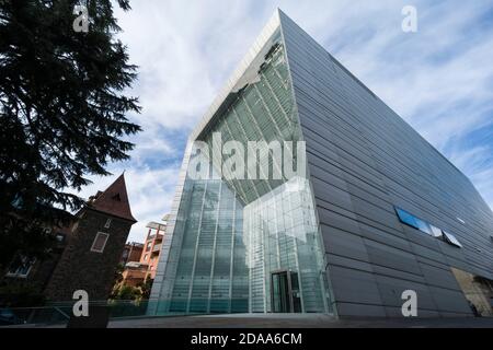 Bozen. Italien. Außenansicht des Museion, Museum für Moderne und Zeitgenössische Kunst (museo di arte moderne e contemporanea). Stockfoto