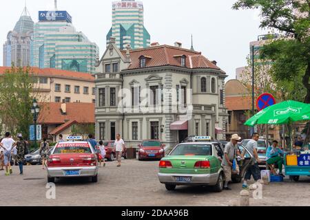 Qingdao / China - 5. August 2015: Alte deutsche Kolonialgebäude in der Innenstadt von Qingdao, China Stockfoto