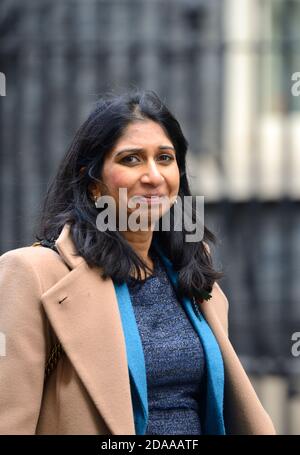 Suella Braverman QC MP (Attorney General) in Downing Street nach einer Kabinettssitzung im Auswärtigen Amt, 10. November 2020 Stockfoto