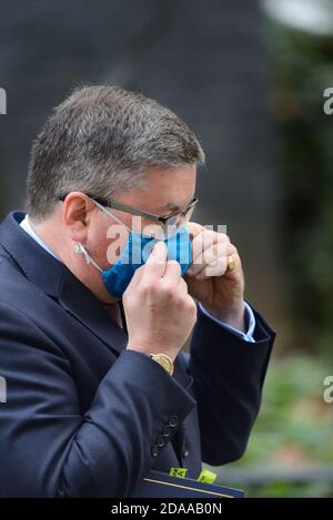 Robert Buckland MP (Lord Chancellor und Secretary of State for Justice) in Downing Street nach einer Kabinettssitzung am 10. November 2020 Stockfoto