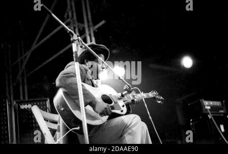 Paul Williams, Gitarrist, tritt mit Richie Havens beim Isle of Wight Festival 1970 auf. Stockfoto