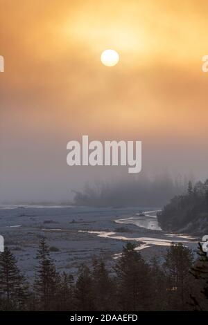 Geographie / Reisen, Deutschland, Bayern, Lenggries, Sonnenaufgang an der Isar zwischen Ausgabe und Vorderriss, Len, Additional-Rights-Clearance-Info-not-available Stockfoto