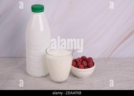 Milch Kefir Körner. Milch Kefir, oder b lgaros, ist ein fermentierter Milchgetränk, das in den Kaukasus-Bergen mit Kefir Körner hergestellt stammt Stockfoto